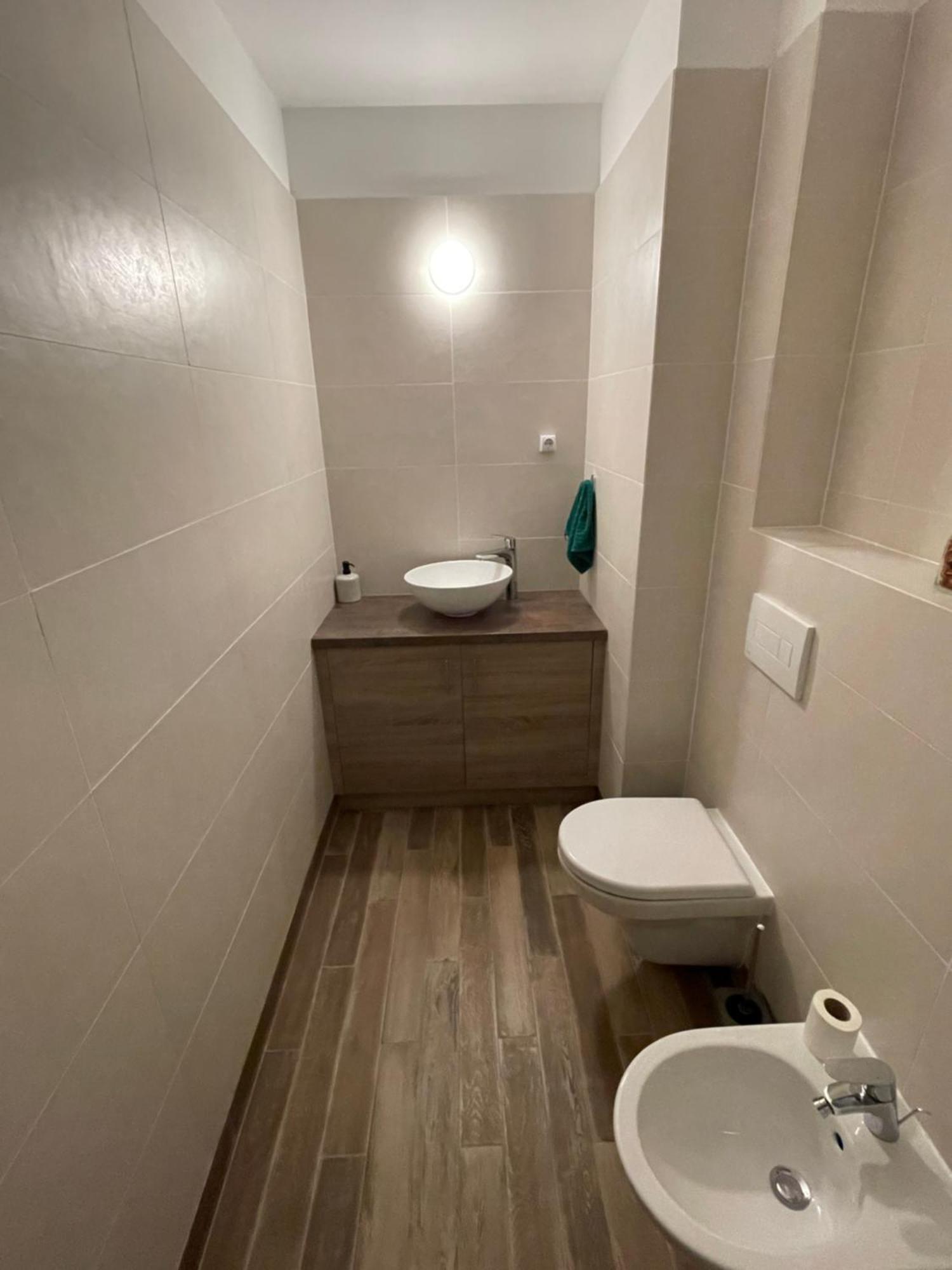 Metro West Apartment *