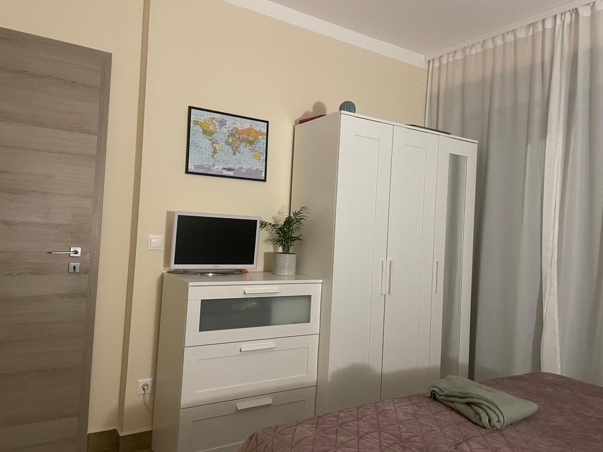 Apartment Metro West